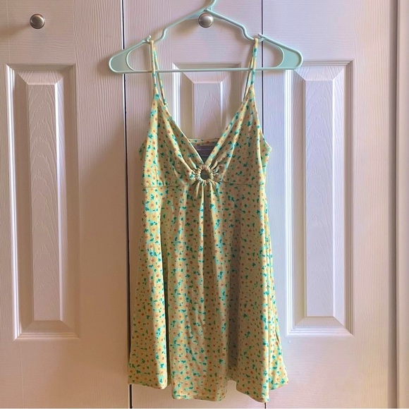 Urban Outfitters: Floral Dress - Picture 2 of 2